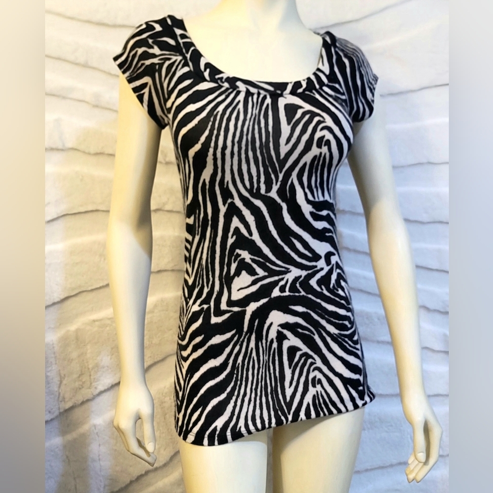 Vintage January 7  Knit Stretch Zebra Animal Print Medium Long Top Made in USA